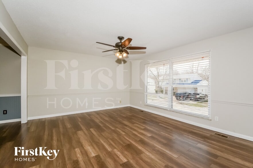 Building Photo - 578 Green Forest Dr