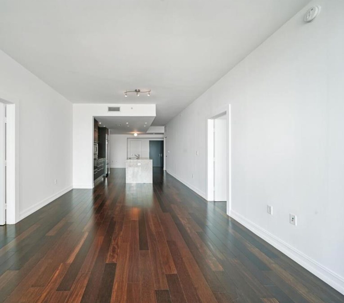 Building Photo - 900 Biscayne Blvd