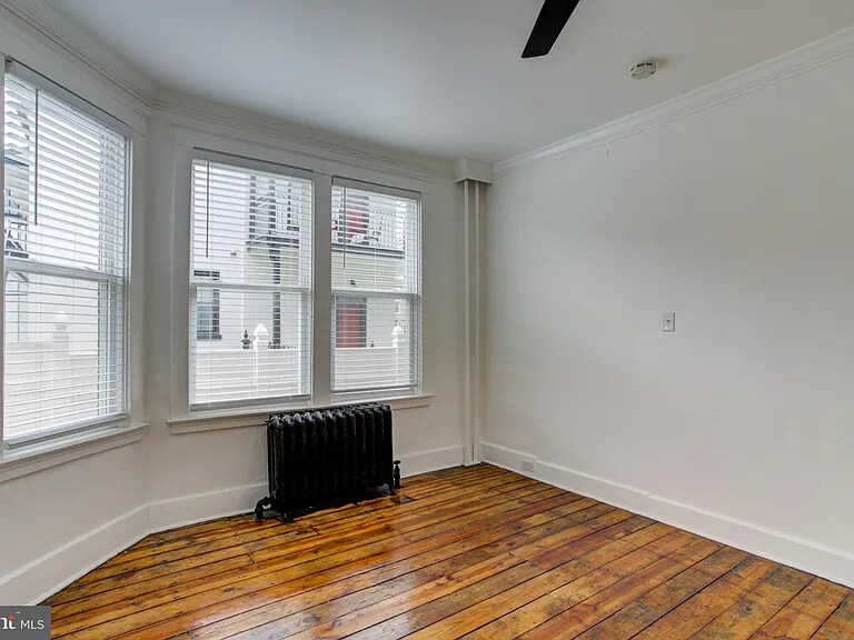 Building Photo - 10 E James St