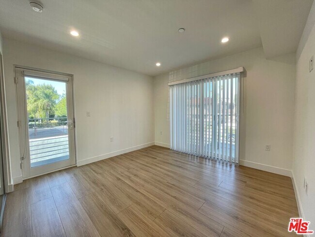 Building Photo - 5405 Hermitage Ave