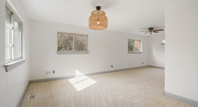 Building Photo - 13918 Hummingbird Ln