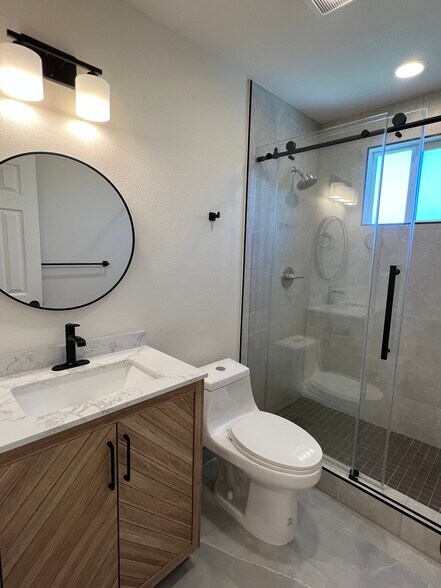 Building Photo - 2615 Glenrio Dr
