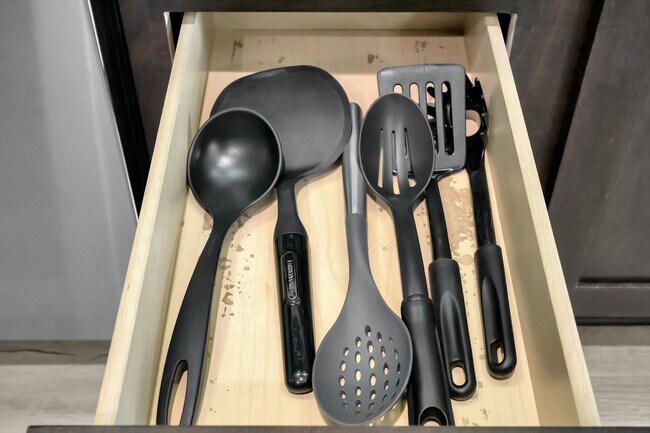 Building Photo - 8303 Palm Pkwy