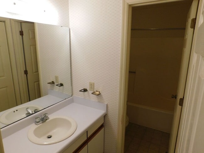 Building Photo - Located in the Heart of Havelock!