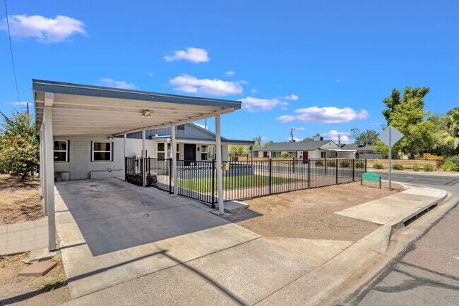 Building Photo - BRAND NEW EVERYTHING IN UPTOWN/BILTMORE AREA