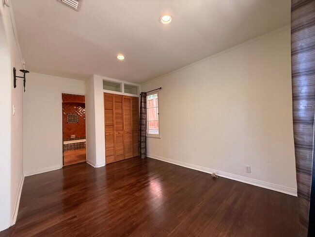 Building Photo - 939 Hammond St