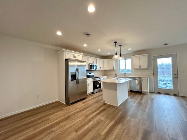 Building Photo - Spacious & Stylish 3-Bed Home with Modern Finishes and Attached 2-Stall Garage