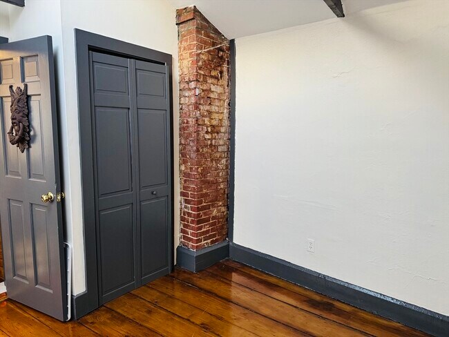 Building Photo - 125 Essex St