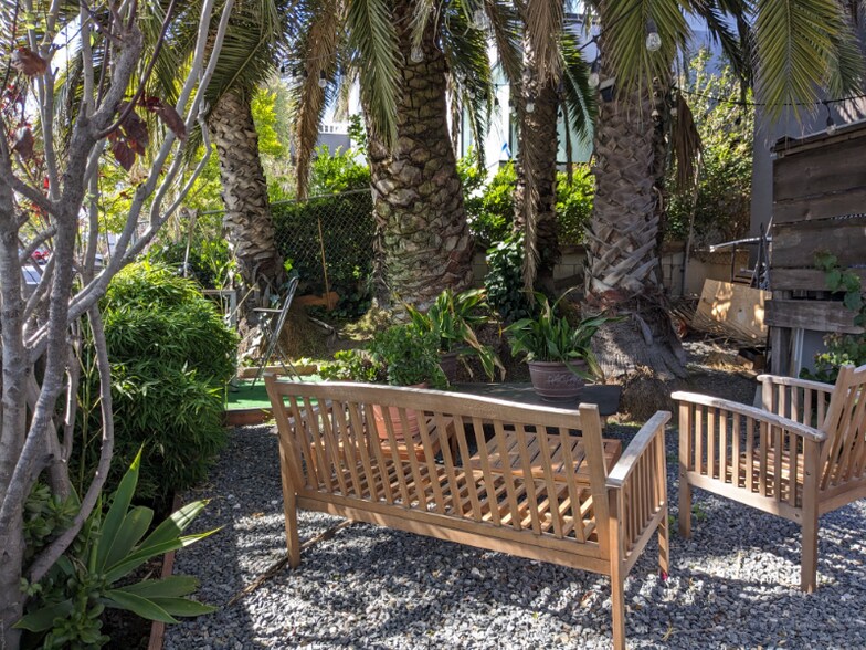 Building Photo - 250 3rd Ave