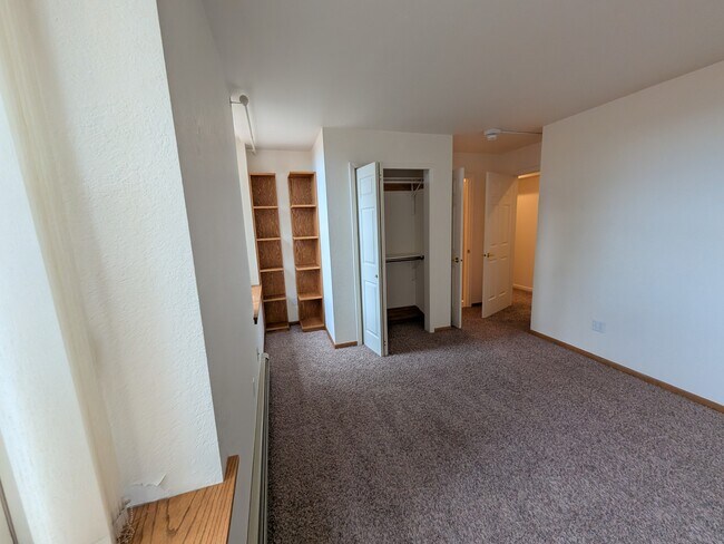 Building Photo - 1000 Fountain Terrace Dr