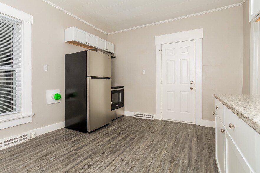 Building Photo - 833 Jefferson St