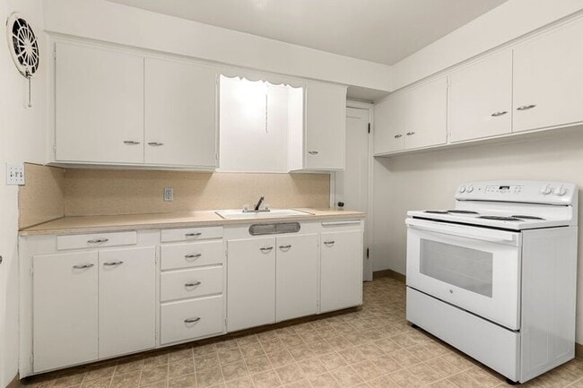 Building Photo - 6610 E Burnside St