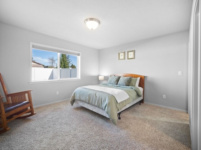 Building Photo - 3 bedroom/2 bathroom home in Spokane Valley