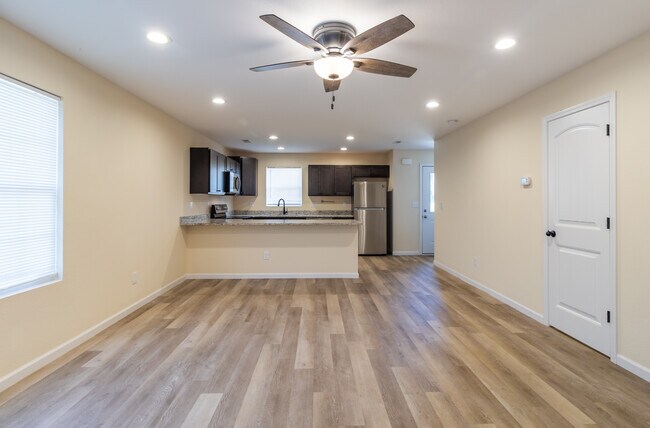Building Photo - 933 Warrior Hill Dr