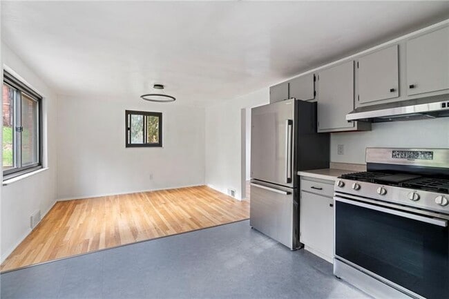 Building Photo - 5406 Verona Rd