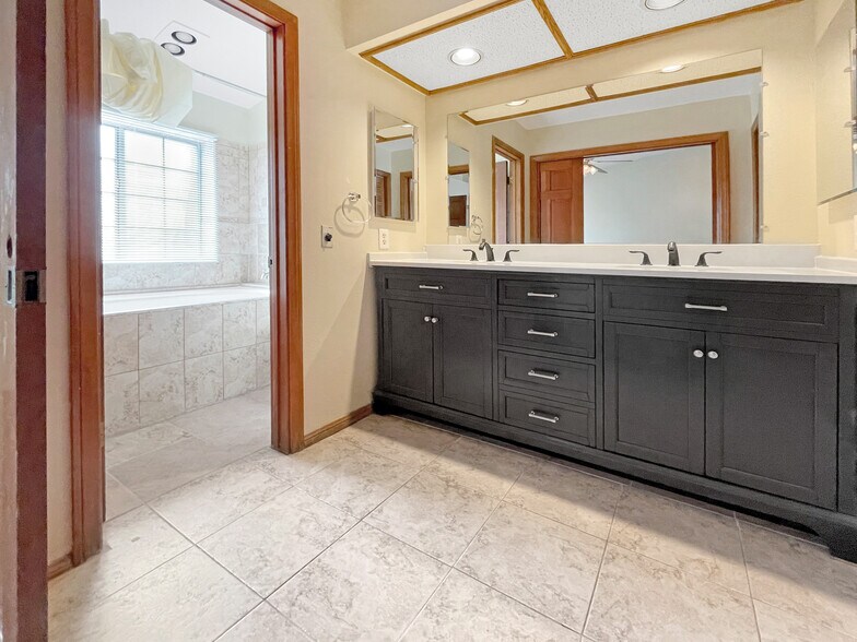 Building Photo - 379 N Mentor Ave