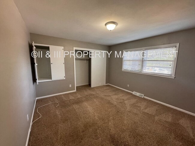 Building Photo - 9508 Outlook Dr