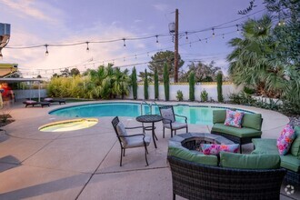Building Photo - Charming Studio in Las Vegas