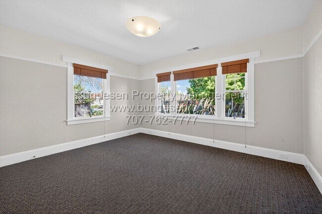 Building Photo - 612 Petaluma Blvd S