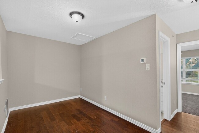 Building Photo - 829 Summercreek Dr