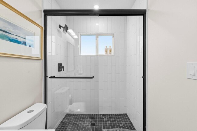 Building Photo - 436 Date Ave