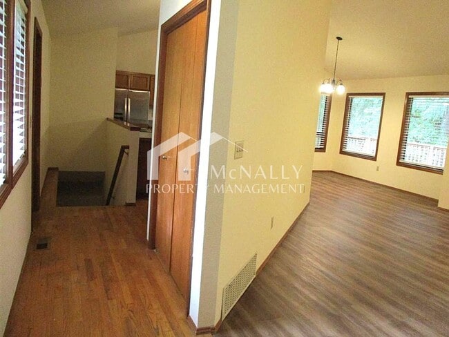 Building Photo - Spacious 4-Bedroom Home in Briarwood Hollow