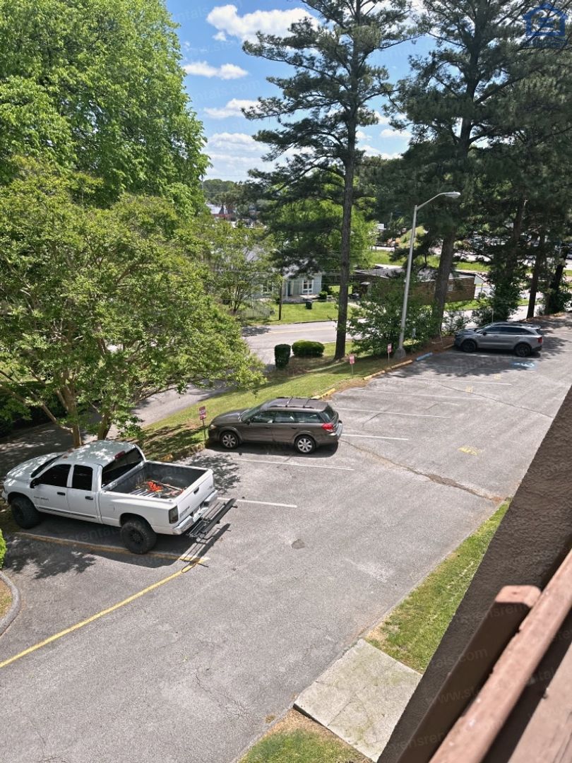 Building Photo - 915 S Seminole Dr