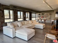 Building Photo - 527 Molino St