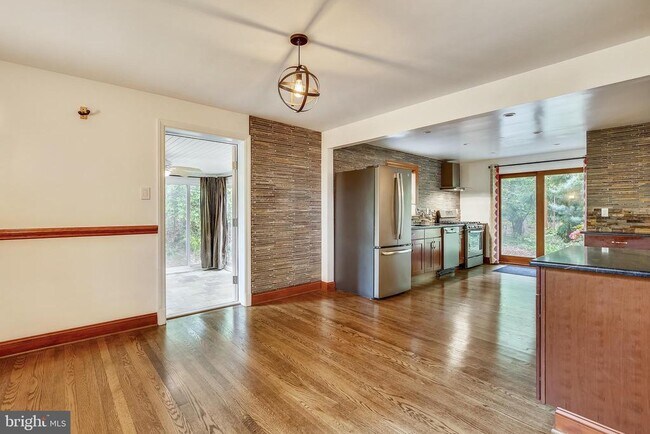 Building Photo - 2325 Highland Ave