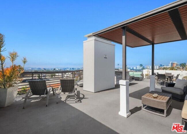 Building Photo - 1283 Havenhurst Dr