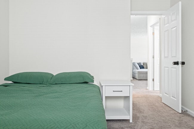 Building Photo - 4007 Woodview Dr