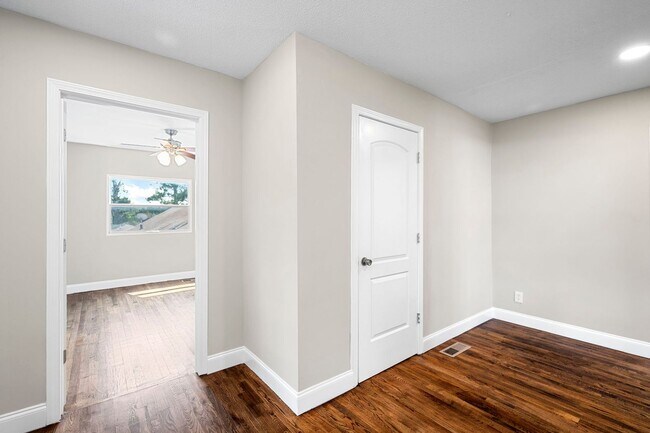 Building Photo - 204 Booth Rd