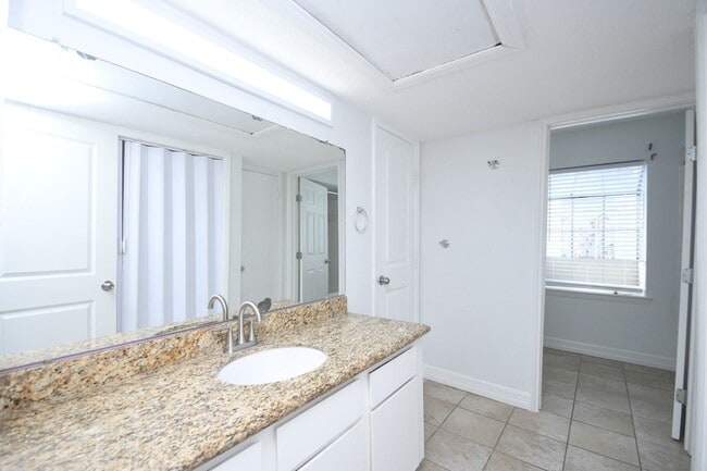 Building Photo - 9809 Richmond Ave.