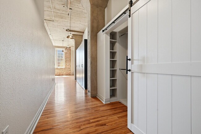 Building Photo - $3,044.95, 2 Beds - 1 Bath, Condo in Denver with Washer and Dryer!
