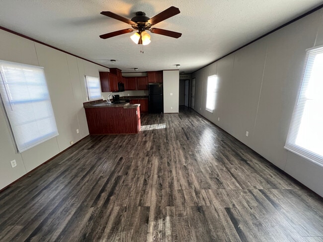 Building Photo - 213 Peach St