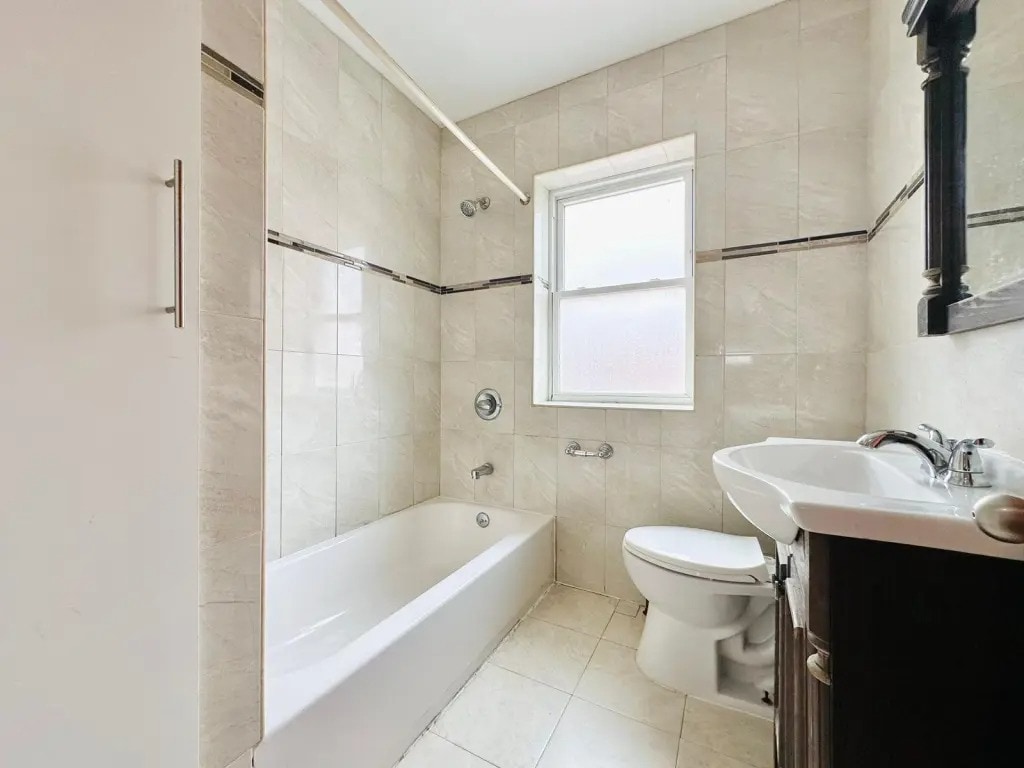 Building Photo - Furnished room/NOT APARTMENT