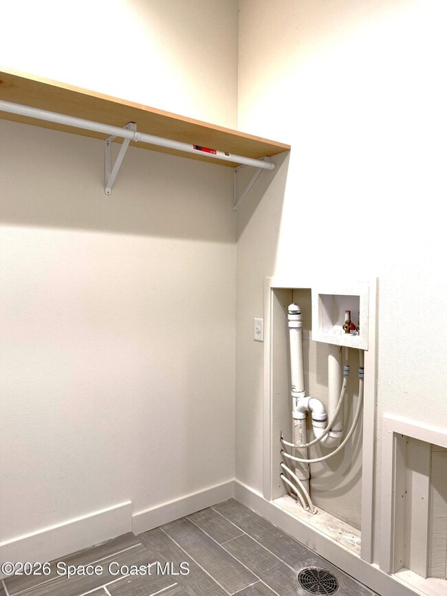 Building Photo - 2851 Edington Dr