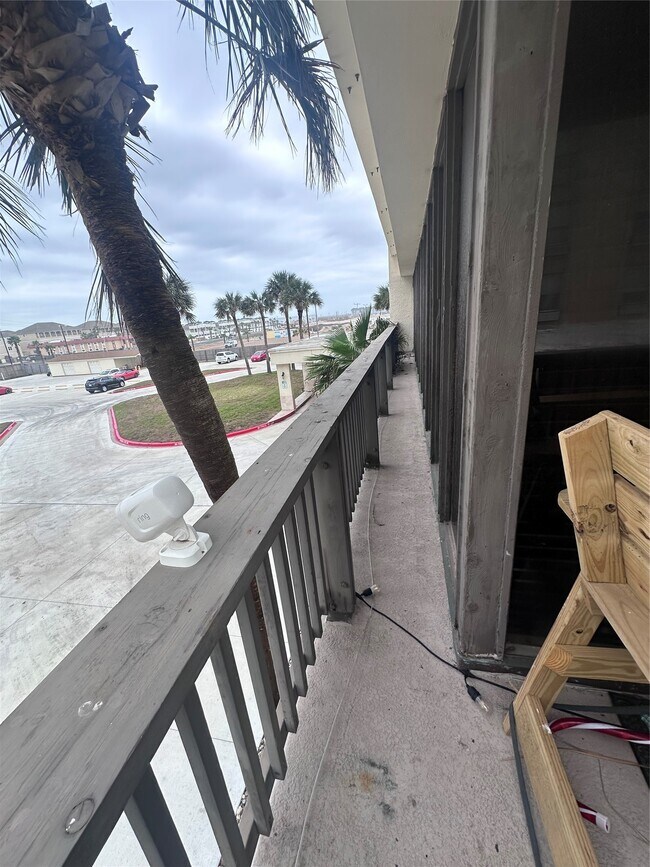 Building Photo - 15002 Windward Dr