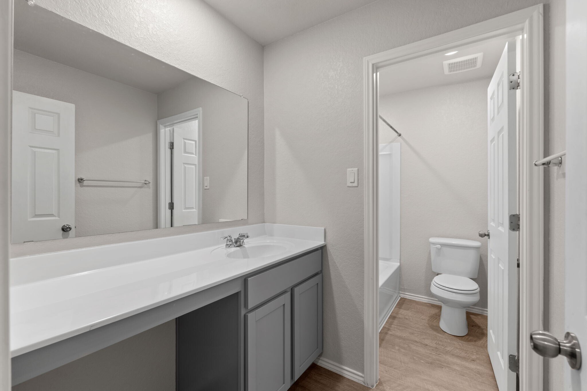 Building Photo - 3452 Redbud Grv