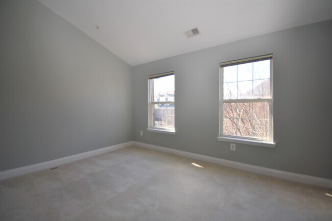 Building Photo - Fantastic 3 Bedroom 2.5 Bathroom Townhouse in KING FARM!