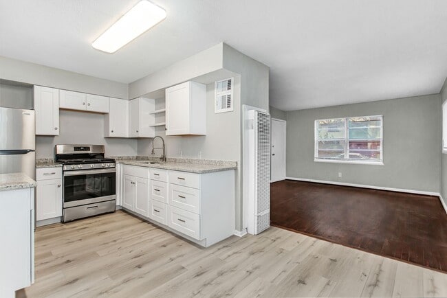 Building Photo - 1 Bedroom, 1 Bath Apartment in historic Munger Place!