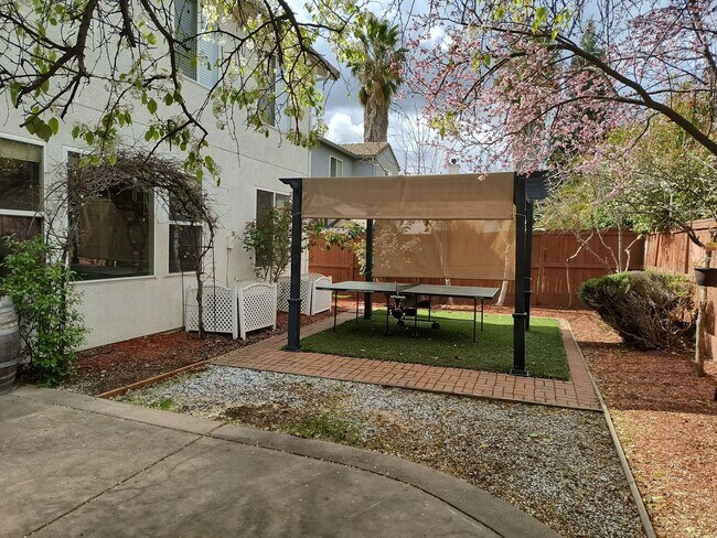 Building Photo - 4 Bedroom 3 Bathroom In Rocklin!