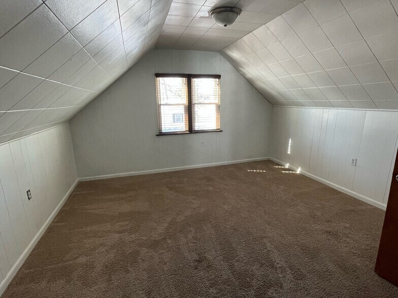 Bedroom 3 - 8634 W Burleigh St