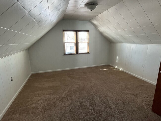 Bedroom 3 - 8634 W Burleigh St