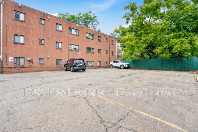 Building Photo - 760 5th Ave