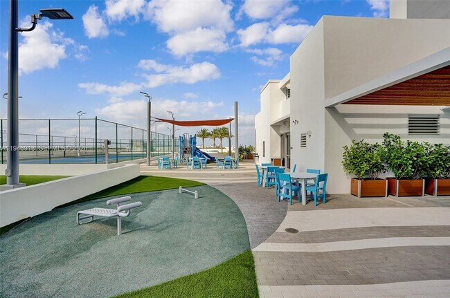 Building Photo - 16385 Biscayne Blvd