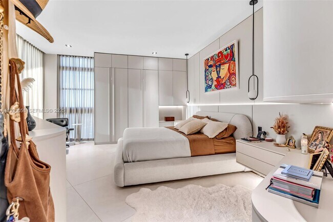 Building Photo - 20281 E Country Club Dr