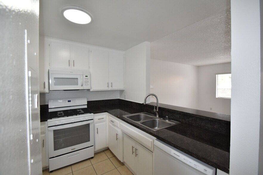 Building Photo - 12249 Oxnard St