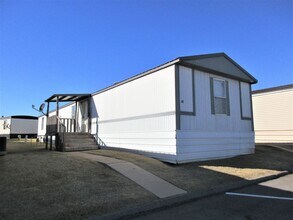 Building Photo - Super Cute & Clean!