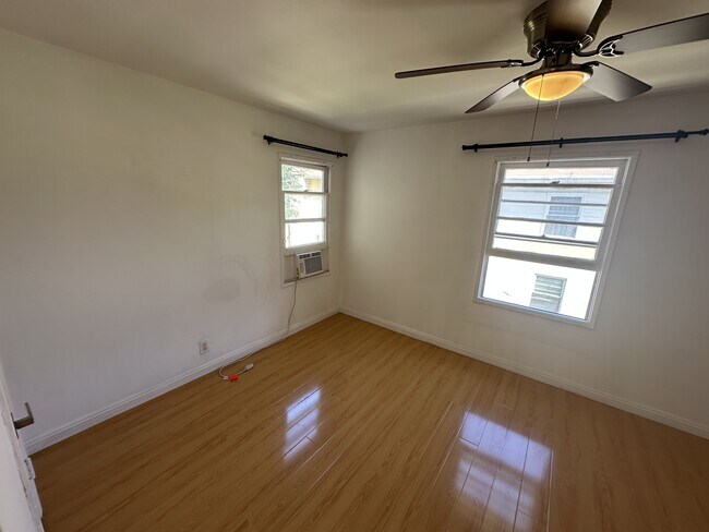 Building Photo - 2453 Silver Lake Blvd